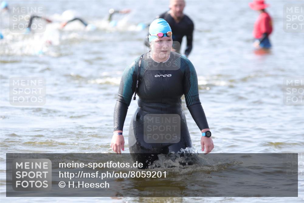 22.06.2025 - Viking Triathlon H.Heesch http://msf.ph/oto/8059201 22.06.2025 10:31:19 Schwimmen 3, 8, 216, 236, 311, 330, 469, 613, 648 meine-sportfotos.de