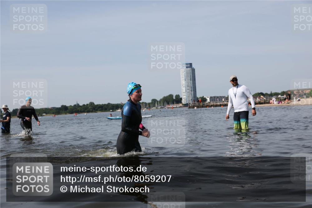 22.06.2025 - Viking Triathlon Michael Strokosch http://msf.ph/oto/8059207 22.06.2025 10:51:23 Schwimmen 422, 436, 477 meine-sportfotos.de