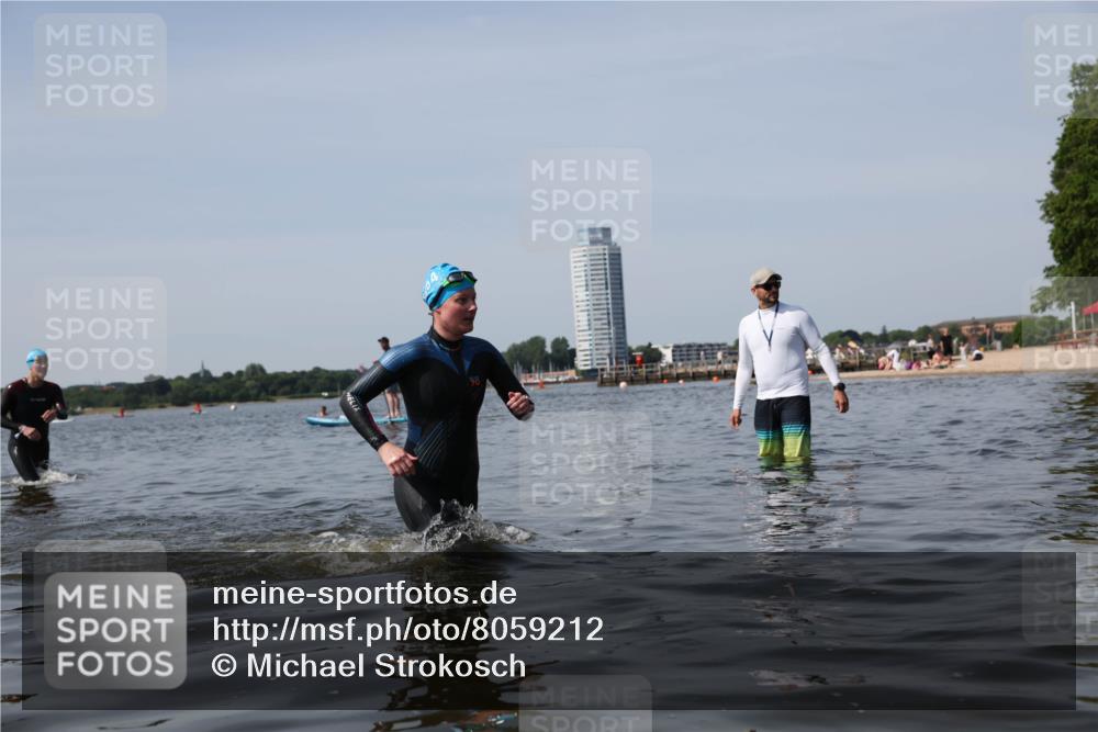 22.06.2025 - Viking Triathlon Michael Strokosch http://msf.ph/oto/8059212 22.06.2025 10:51:23 Schwimmen 422, 436, 477 meine-sportfotos.de