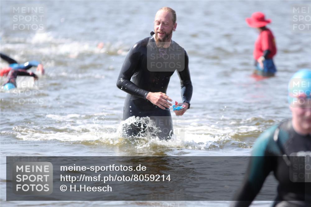 22.06.2025 - Viking Triathlon H.Heesch http://msf.ph/oto/8059214 22.06.2025 10:31:21 Schwimmen 3, 8, 216, 236, 311, 469, 613, 648 meine-sportfotos.de
