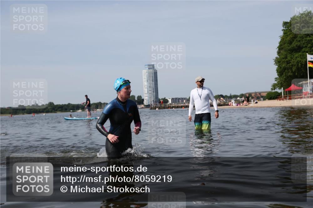 22.06.2025 - Viking Triathlon Michael Strokosch http://msf.ph/oto/8059219 22.06.2025 10:51:23 Schwimmen 422, 436, 477 meine-sportfotos.de