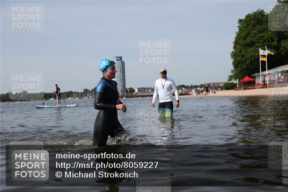 22.06.2025 - Viking Triathlon Michael Strokosch http://msf.ph/oto/8059227 22.06.2025 10:51:24 Schwimmen 422, 477 meine-sportfotos.de