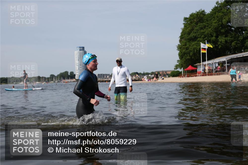 22.06.2025 - Viking Triathlon Michael Strokosch http://msf.ph/oto/8059229 22.06.2025 10:51:24 Schwimmen 422, 477 meine-sportfotos.de