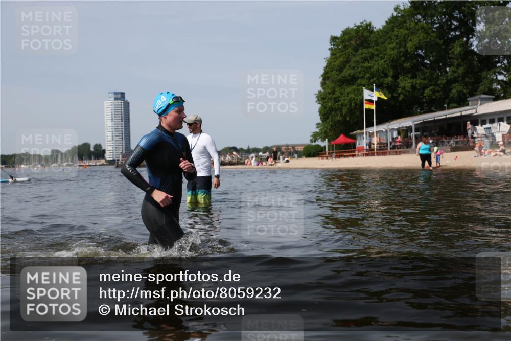22.06.2025 - Viking Triathlon Michael Strokosch http://msf.ph/oto/8059232 22.06.2025 10:51:24 Schwimmen 422, 477 meine-sportfotos.de