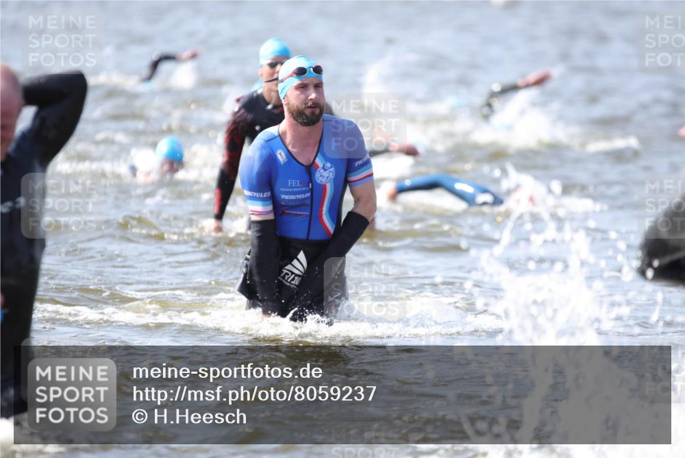 22.06.2025 - Viking Triathlon H.Heesch http://msf.ph/oto/8059237 22.06.2025 10:31:25 Schwimmen 3, 8, 137, 158, 236, 311, 340, 469, 613, 648 meine-sportfotos.de