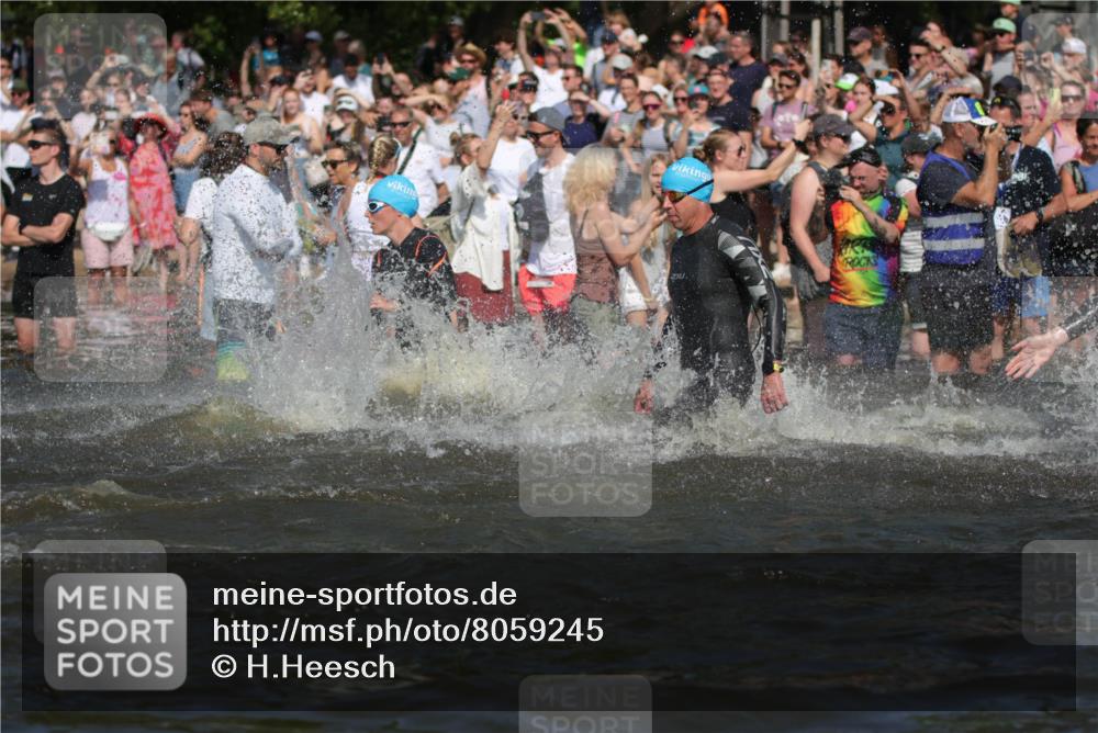 22.06.2025 - Viking Triathlon H.Heesch http://msf.ph/oto/8059245 22.06.2025 10:00:46 Schwimmen 8, 9, 132, 145, 184, 200, 258, 289, 301, 306, 352, 368, 414, 491, 526, 612, 613, 616, 630, 652 meine-sportfotos.de