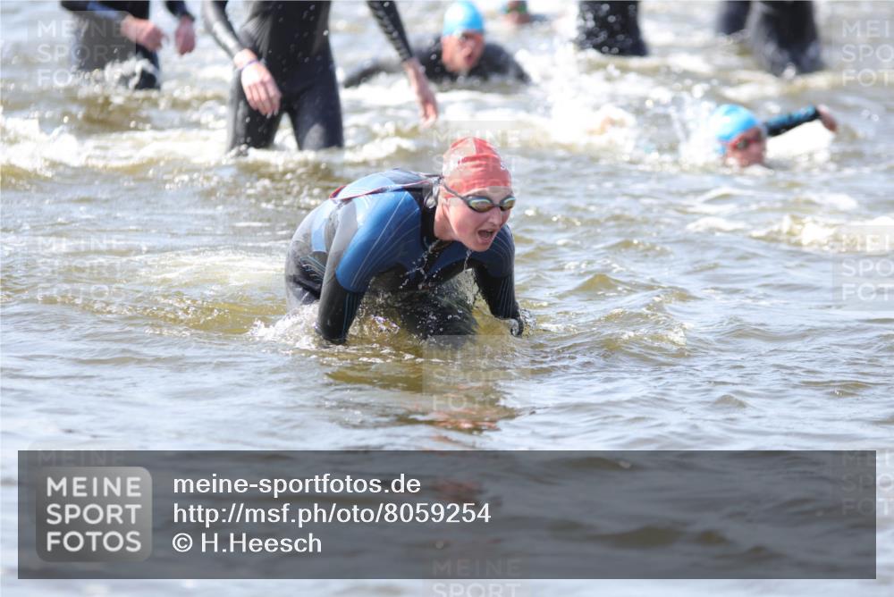 22.06.2025 - Viking Triathlon H.Heesch http://msf.ph/oto/8059254 22.06.2025 10:31:33 Schwimmen 3, 8, 98, 99, 137, 158, 189, 224, 311, 340, 350, 469, 555, 613, 648 meine-sportfotos.de