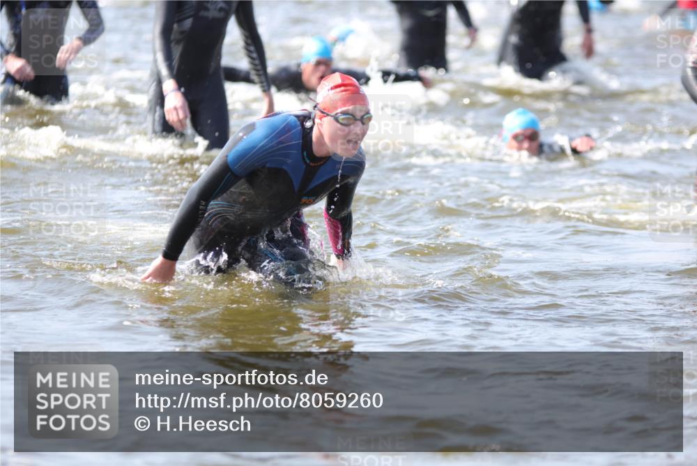 22.06.2025 - Viking Triathlon H.Heesch http://msf.ph/oto/8059260 22.06.2025 10:31:33 Schwimmen 3, 8, 98, 99, 137, 158, 189, 224, 311, 340, 350, 469, 555, 613, 648 meine-sportfotos.de