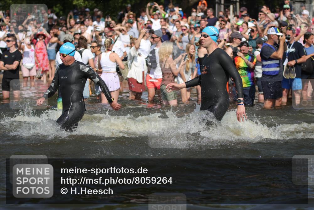 22.06.2025 - Viking Triathlon H.Heesch http://msf.ph/oto/8059264 22.06.2025 10:00:47 Schwimmen 8, 9, 132, 145, 184, 200, 258, 289, 301, 306, 352, 368, 414, 491, 526, 612, 613, 616, 630, 652 meine-sportfotos.de