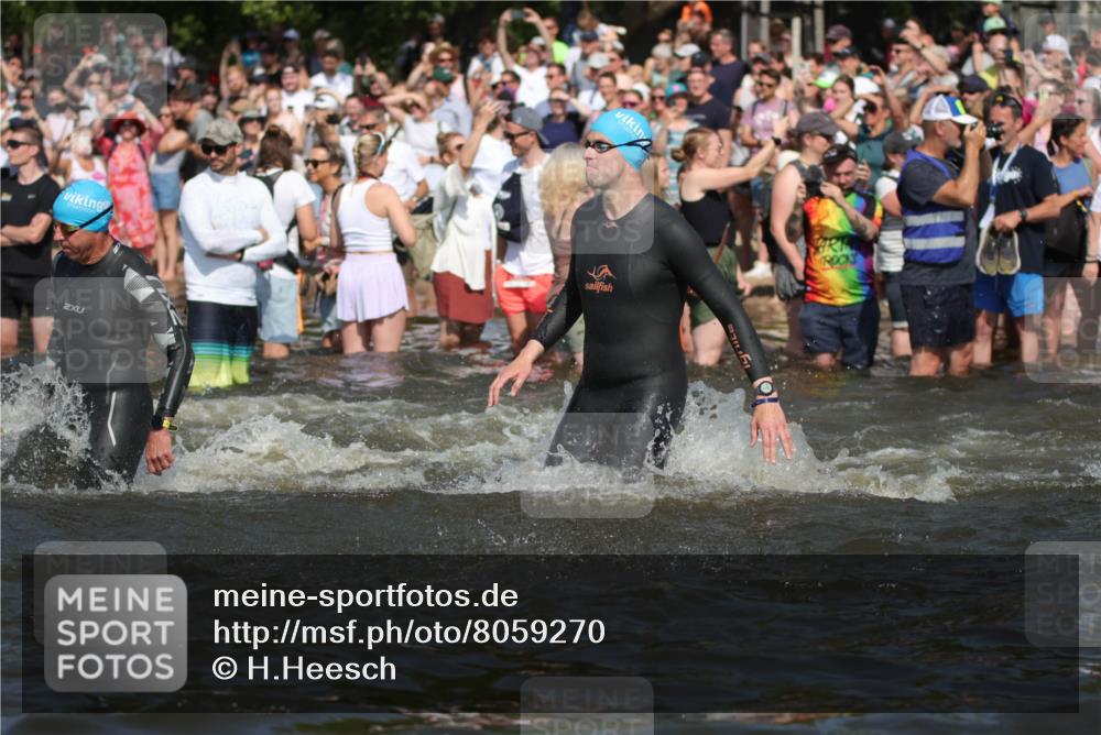 22.06.2025 - Viking Triathlon H.Heesch http://msf.ph/oto/8059270 22.06.2025 10:00:47 Schwimmen 8, 9, 132, 145, 184, 200, 258, 289, 301, 306, 352, 368, 414, 491, 526, 612, 613, 616, 630, 652 meine-sportfotos.de
