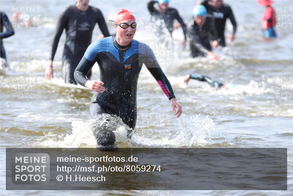 22.06.2025 - Viking Triathlon H.Heesch http://msf.ph/oto/8059274 22.06.2025 10:31:34 Schwimmen 3, 8, 98, 99, 124, 125, 137, 158, 189, 224, 340, 350, 469, 555, 613, 648 meine-sportfotos.de