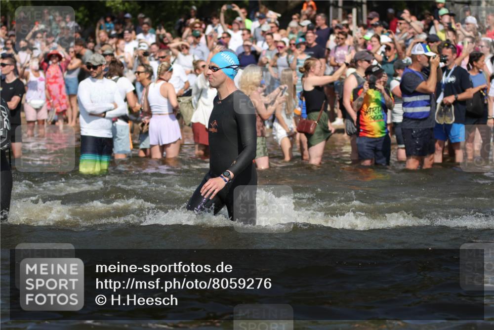 22.06.2025 - Viking Triathlon H.Heesch http://msf.ph/oto/8059276 22.06.2025 10:00:47 Schwimmen 8, 9, 132, 145, 184, 200, 258, 289, 301, 306, 352, 368, 414, 491, 526, 612, 613, 616, 630, 652 meine-sportfotos.de