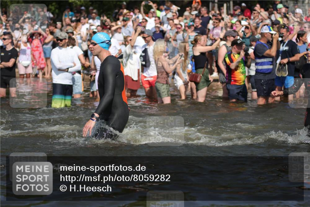 22.06.2025 - Viking Triathlon H.Heesch http://msf.ph/oto/8059282 22.06.2025 10:00:47 Schwimmen 8, 9, 132, 145, 184, 200, 258, 289, 301, 306, 352, 368, 414, 491, 526, 612, 613, 616, 630, 652 meine-sportfotos.de