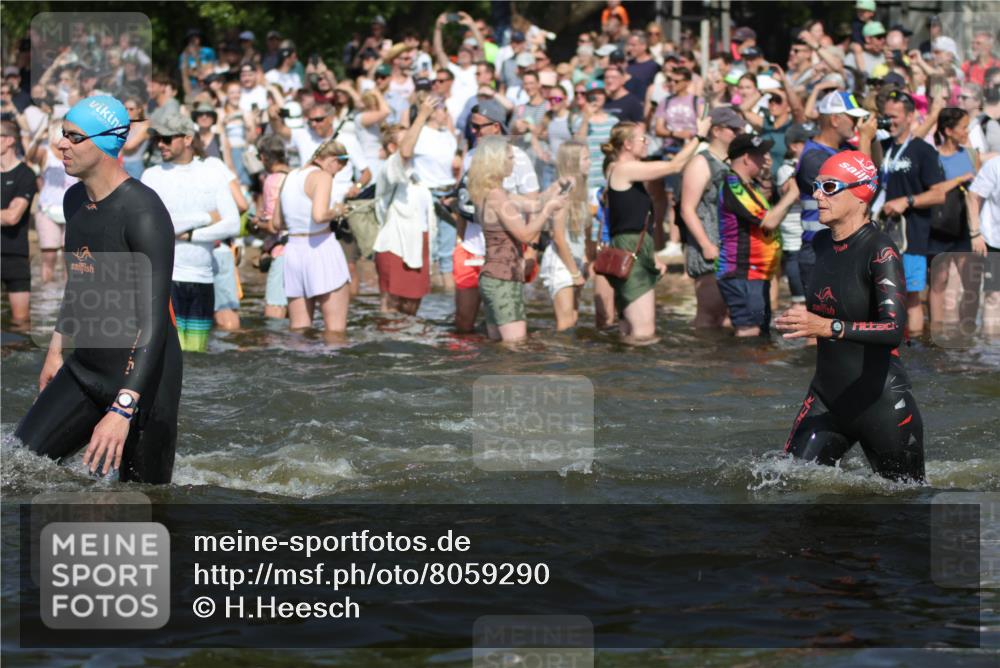 22.06.2025 - Viking Triathlon H.Heesch http://msf.ph/oto/8059290 22.06.2025 10:00:48 Schwimmen 8, 9, 132, 145, 184, 258, 289, 301, 306, 352, 368, 414, 491, 612, 613, 616, 630, 652 meine-sportfotos.de