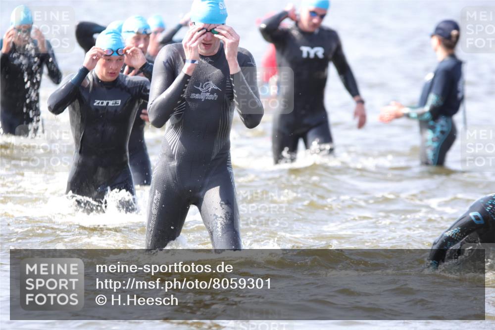 22.06.2025 - Viking Triathlon H.Heesch http://msf.ph/oto/8059301 22.06.2025 10:31:37 Schwimmen 3, 98, 99, 124, 125, 137, 158, 189, 224, 340, 350, 469, 507, 555, 613, 648 meine-sportfotos.de
