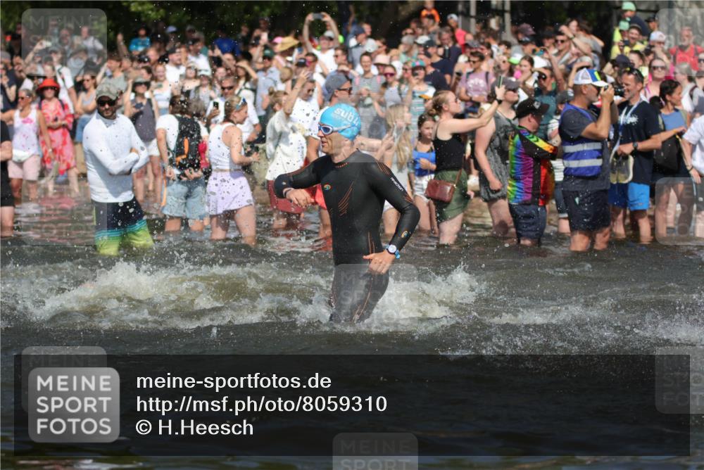 22.06.2025 - Viking Triathlon H.Heesch http://msf.ph/oto/8059310 22.06.2025 10:00:52 Schwimmen 90, 132, 184, 243, 258, 289, 300, 301, 306, 352, 384, 491, 630, 652, 658 meine-sportfotos.de