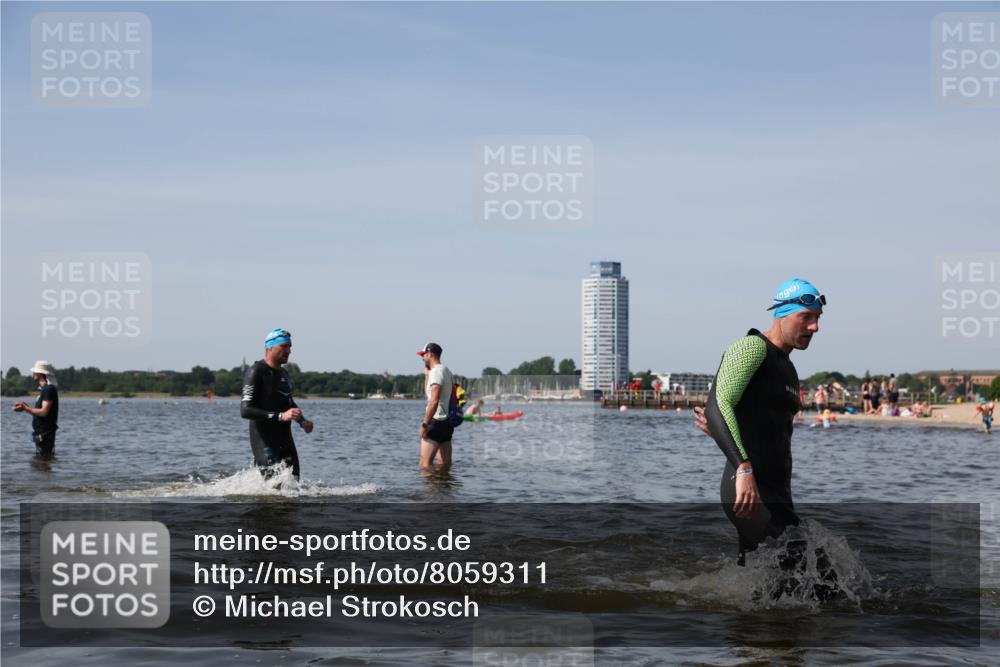 22.06.2025 - Viking Triathlon Michael Strokosch http://msf.ph/oto/8059311 22.06.2025 10:41:25 Schwimmen 54, 94, 376, 390, 505 meine-sportfotos.de
