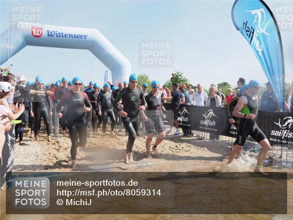 22.06.2025 - Viking Triathlon MichiJ http://msf.ph/oto/8059314 22.06.2025 10:04:18 Schwimmen 115, 141, 142, 156, 185, 195, 199, 253, 276, 351, 377, 408, 474, 493, 529 meine-sportfotos.de