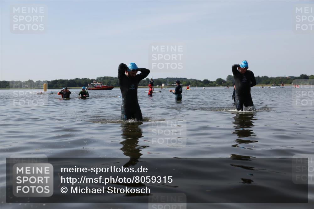 22.06.2025 - Viking Triathlon Michael Strokosch http://msf.ph/oto/8059315 22.06.2025 10:51:53 Schwimmen 169 meine-sportfotos.de