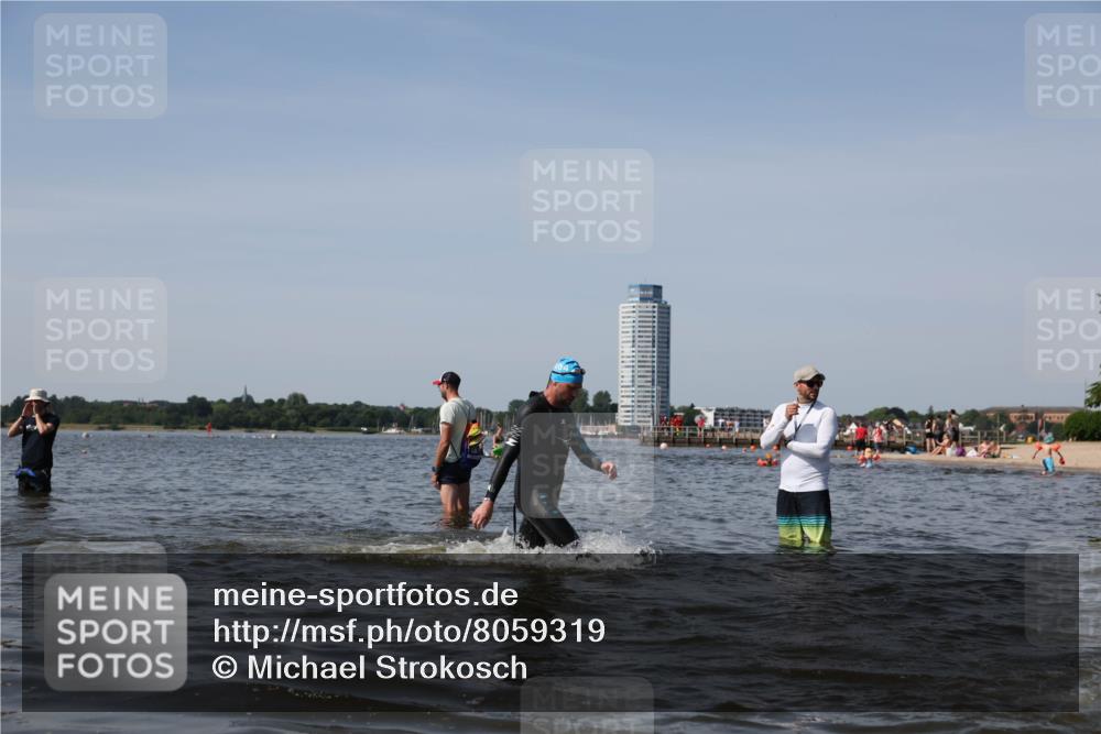 22.06.2025 - Viking Triathlon Michael Strokosch http://msf.ph/oto/8059319 22.06.2025 10:41:26 Schwimmen 54, 94, 376, 390, 505 meine-sportfotos.de