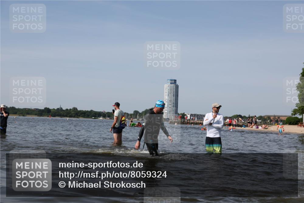 22.06.2025 - Viking Triathlon Michael Strokosch http://msf.ph/oto/8059324 22.06.2025 10:41:26 Schwimmen 54, 94, 376, 390, 505 meine-sportfotos.de