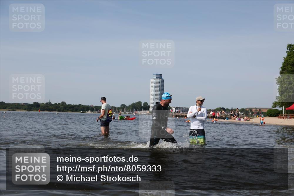 22.06.2025 - Viking Triathlon Michael Strokosch http://msf.ph/oto/8059333 22.06.2025 10:41:27 Schwimmen 54, 94, 376, 390, 505 meine-sportfotos.de