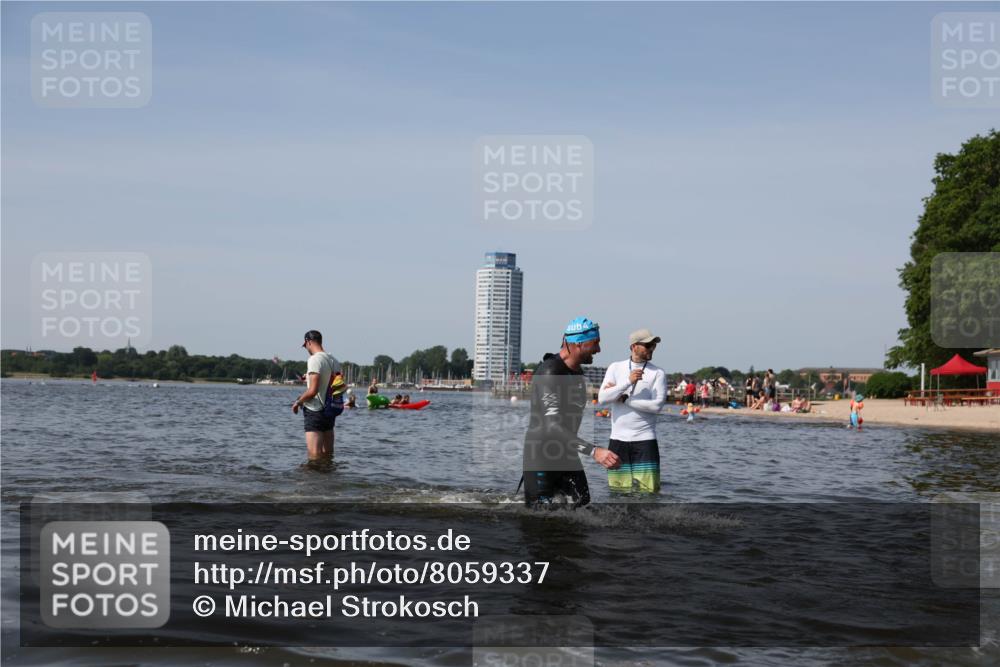 22.06.2025 - Viking Triathlon Michael Strokosch http://msf.ph/oto/8059337 22.06.2025 10:41:27 Schwimmen 54, 94, 376, 390, 505 meine-sportfotos.de