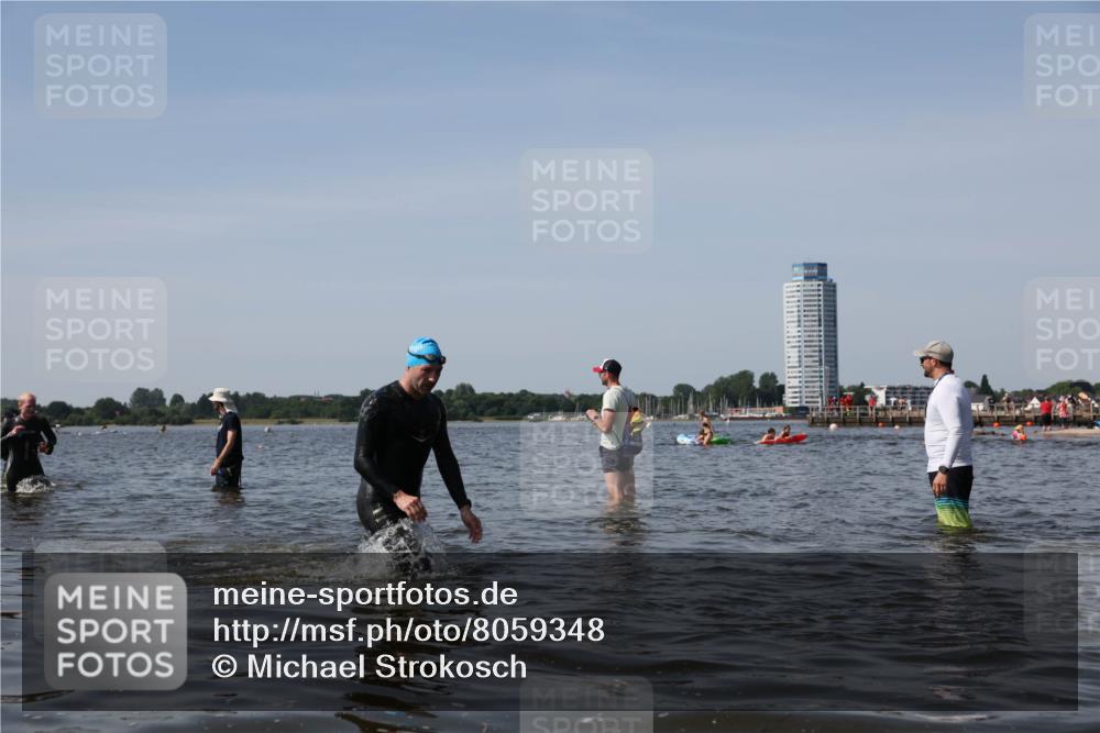22.06.2025 - Viking Triathlon Michael Strokosch http://msf.ph/oto/8059348 22.06.2025 10:41:32 Schwimmen 54, 194, 220, 376, 390, 505, 629 meine-sportfotos.de
