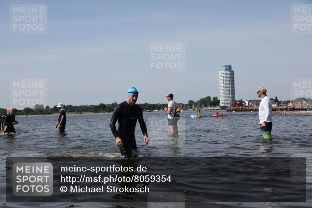 22.06.2025 - Viking Triathlon Michael Strokosch http://msf.ph/oto/8059354 22.06.2025 10:41:32 Schwimmen 54, 194, 220, 376, 390, 505, 629 meine-sportfotos.de