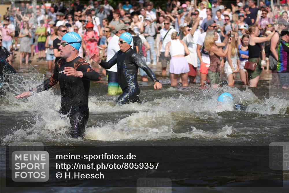22.06.2025 - Viking Triathlon H.Heesch http://msf.ph/oto/8059357 22.06.2025 10:00:56 Schwimmen 50, 90, 113, 124, 132, 236, 243, 258, 300, 301, 347, 352, 384, 652, 658 meine-sportfotos.de
