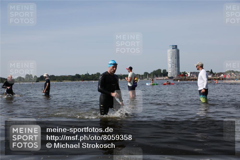 22.06.2025 - Viking Triathlon Michael Strokosch http://msf.ph/oto/8059358 22.06.2025 10:41:33 Schwimmen 54, 194, 220, 376, 390, 505, 629 meine-sportfotos.de