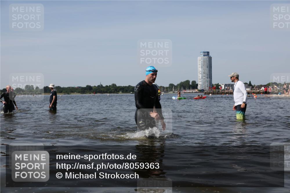 22.06.2025 - Viking Triathlon Michael Strokosch http://msf.ph/oto/8059363 22.06.2025 10:41:33 Schwimmen 54, 194, 220, 376, 390, 505, 629 meine-sportfotos.de