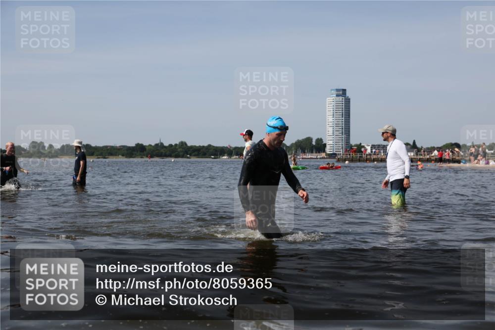 22.06.2025 - Viking Triathlon Michael Strokosch http://msf.ph/oto/8059365 22.06.2025 10:41:33 Schwimmen 54, 194, 220, 376, 390, 505, 629 meine-sportfotos.de