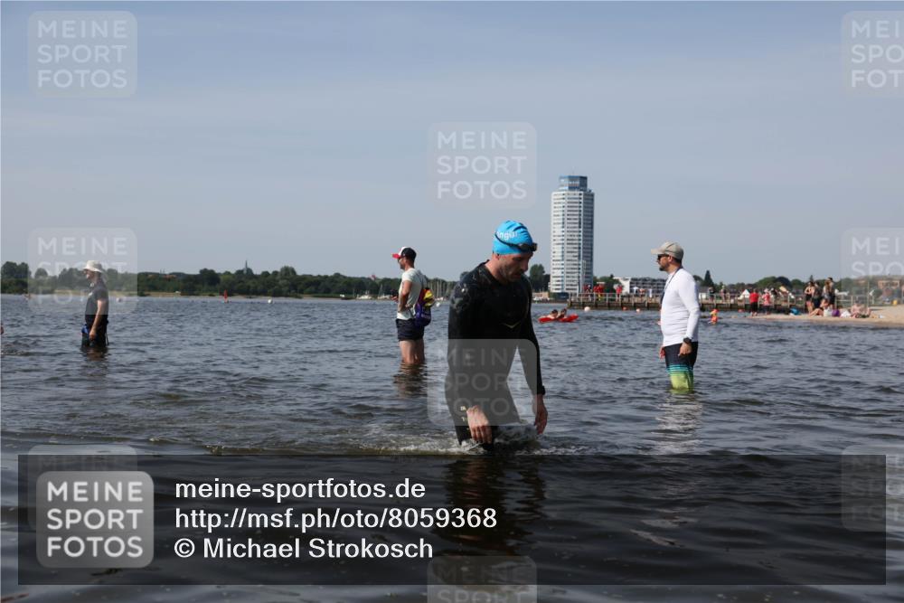22.06.2025 - Viking Triathlon Michael Strokosch http://msf.ph/oto/8059368 22.06.2025 10:41:34 Schwimmen 54, 142, 194, 220, 376, 390, 505, 629 meine-sportfotos.de
