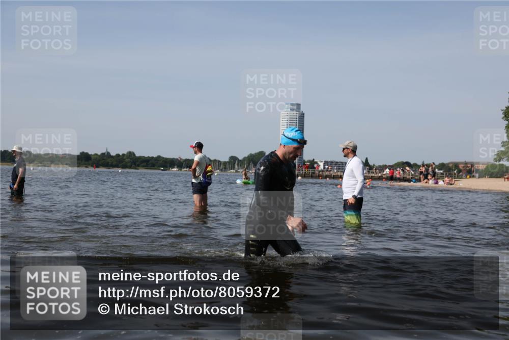 22.06.2025 - Viking Triathlon Michael Strokosch http://msf.ph/oto/8059372 22.06.2025 10:41:34 Schwimmen 54, 142, 194, 220, 376, 390, 505, 629 meine-sportfotos.de