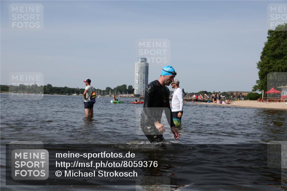 22.06.2025 - Viking Triathlon Michael Strokosch http://msf.ph/oto/8059376 22.06.2025 10:41:34 Schwimmen 54, 142, 194, 220, 376, 390, 505, 629 meine-sportfotos.de