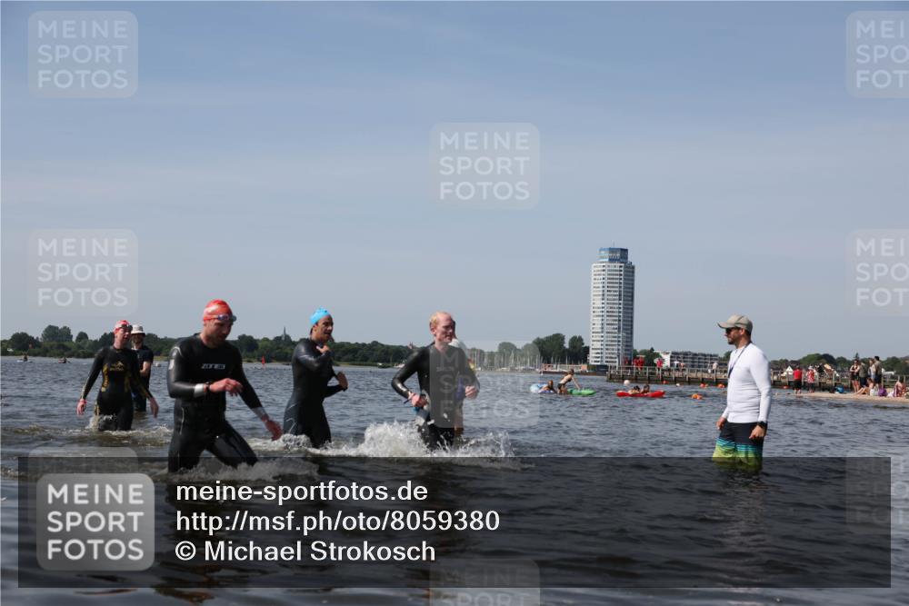 22.06.2025 - Viking Triathlon Michael Strokosch http://msf.ph/oto/8059380 22.06.2025 10:41:38 Schwimmen 54, 58, 142, 194, 220, 505, 625, 629 meine-sportfotos.de