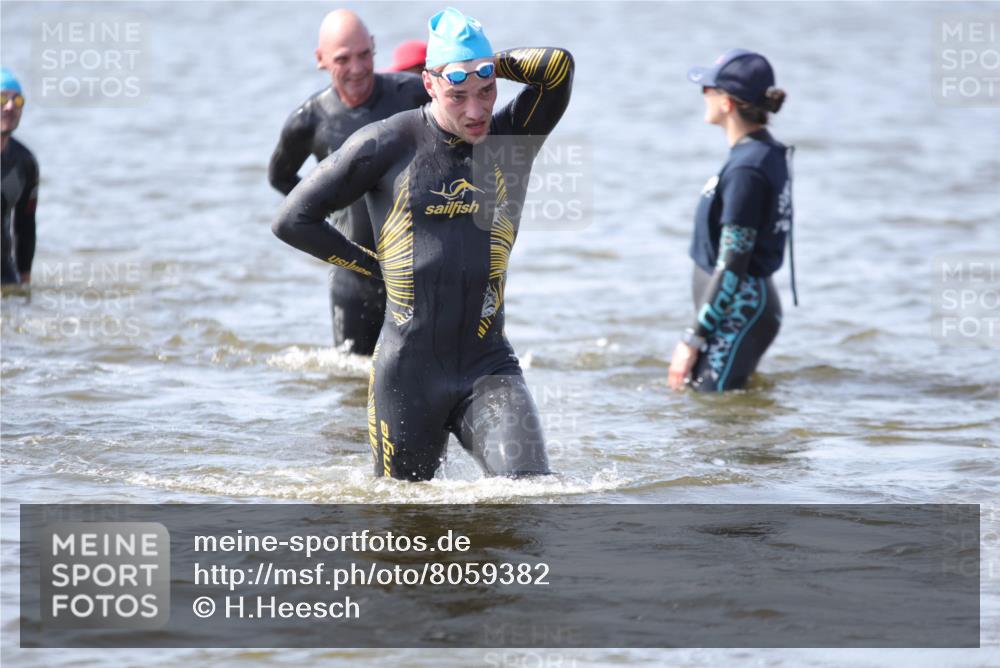 22.06.2025 - Viking Triathlon H.Heesch http://msf.ph/oto/8059382 22.06.2025 10:31:50 Schwimmen 63, 87, 98, 99, 124, 125, 158, 189, 224, 226, 350, 435, 449, 464, 488, 507, 555, 658 meine-sportfotos.de