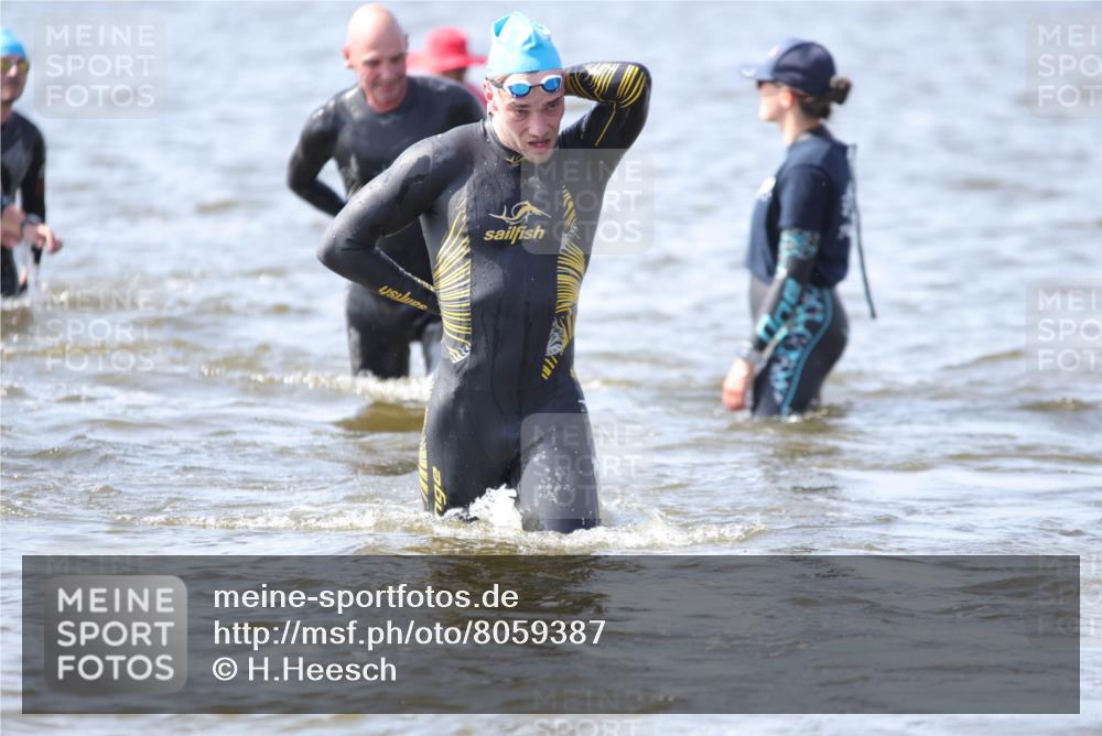 22.06.2025 - Viking Triathlon H.Heesch http://msf.ph/oto/8059387 22.06.2025 10:31:50 Schwimmen 63, 87, 98, 99, 124, 125, 158, 189, 224, 226, 350, 435, 449, 464, 488, 507, 555, 658 meine-sportfotos.de
