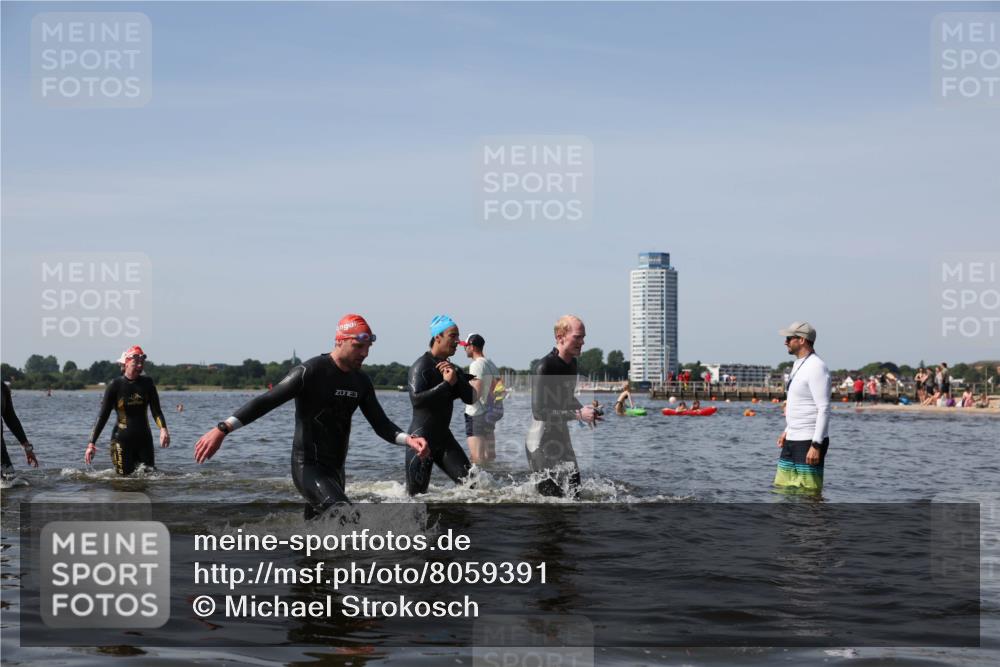 22.06.2025 - Viking Triathlon Michael Strokosch http://msf.ph/oto/8059391 22.06.2025 10:41:39 Schwimmen 58, 142, 194, 220, 505, 625, 629 meine-sportfotos.de