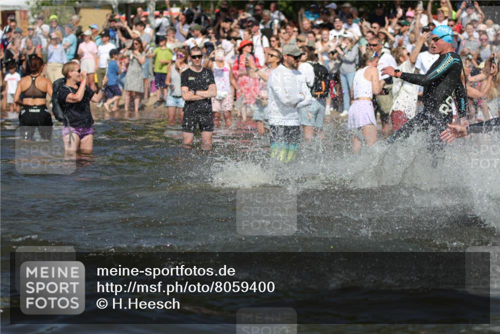 22.06.2025 - Viking Triathlon H.Heesch http://msf.ph/oto/8059400 22.06.2025 10:01:00 Schwimmen 12, 50, 63, 90, 113, 124, 236, 243, 294, 300, 347, 350, 384, 458, 658 meine-sportfotos.de