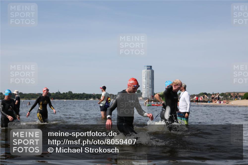 22.06.2025 - Viking Triathlon Michael Strokosch http://msf.ph/oto/8059407 22.06.2025 10:41:40 Schwimmen 58, 142, 194, 220, 505, 625, 629 meine-sportfotos.de