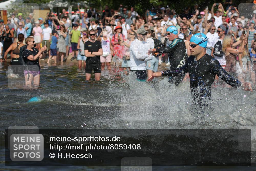 22.06.2025 - Viking Triathlon H.Heesch http://msf.ph/oto/8059408 22.06.2025 10:01:01 Schwimmen 12, 50, 63, 90, 113, 124, 236, 243, 294, 300, 347, 350, 384, 458, 658 meine-sportfotos.de