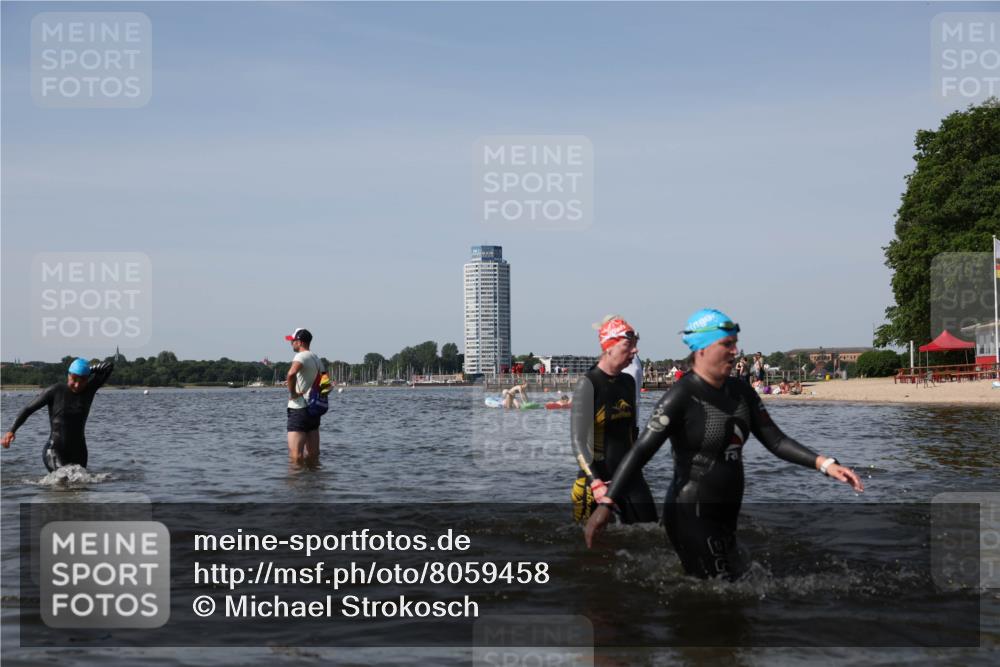 22.06.2025 - Viking Triathlon Michael Strokosch http://msf.ph/oto/8059458 22.06.2025 10:41:45 Schwimmen 58, 142, 194, 220, 221, 505, 625, 629 meine-sportfotos.de