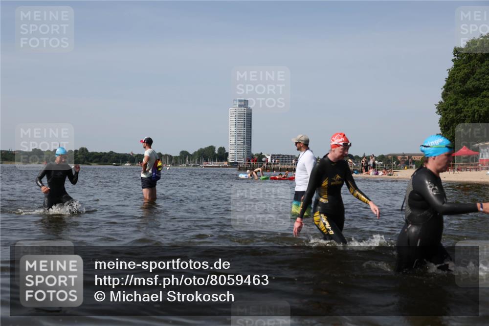 22.06.2025 - Viking Triathlon Michael Strokosch http://msf.ph/oto/8059463 22.06.2025 10:41:46 Schwimmen 58, 142, 194, 220, 221, 625, 629 meine-sportfotos.de