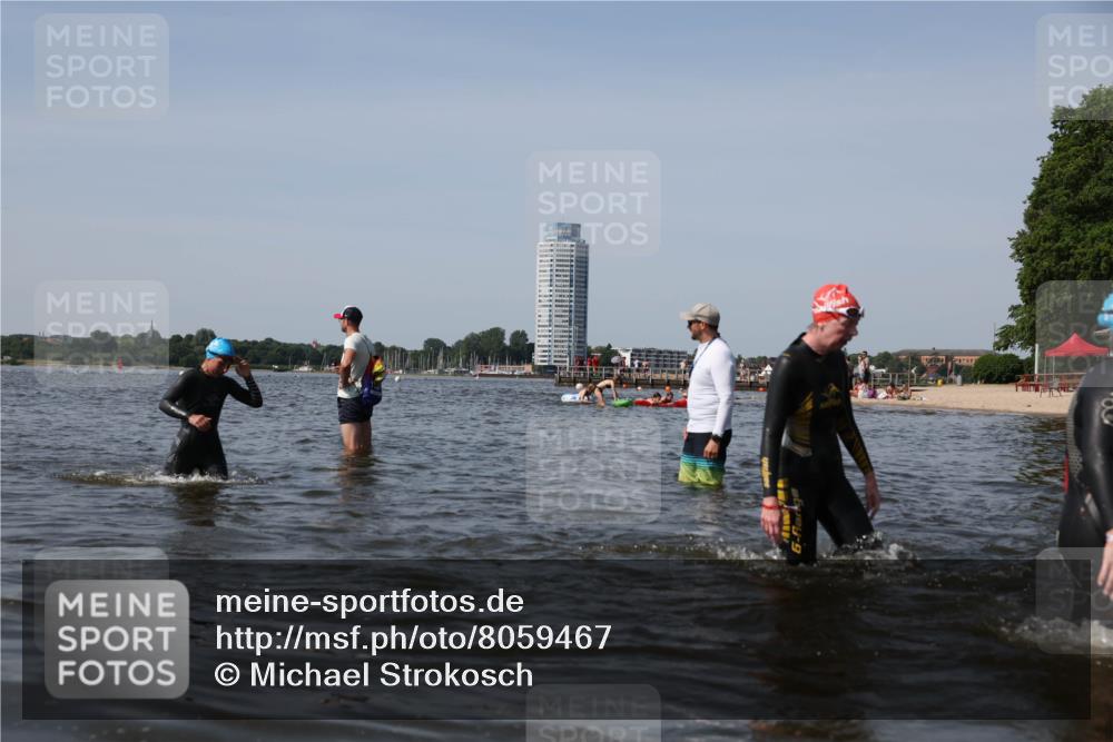 22.06.2025 - Viking Triathlon Michael Strokosch http://msf.ph/oto/8059467 22.06.2025 10:41:46 Schwimmen 58, 142, 194, 220, 221, 625, 629 meine-sportfotos.de