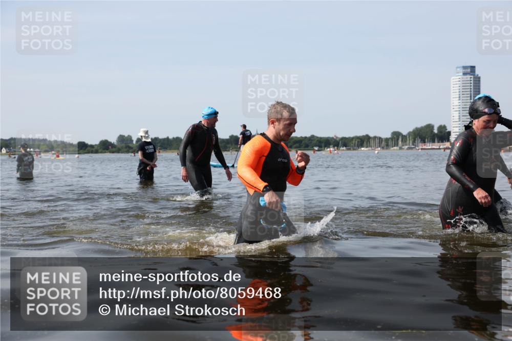 22.06.2025 - Viking Triathlon Michael Strokosch http://msf.ph/oto/8059468 22.06.2025 10:52:17 Schwimmen 116, 136, 481, 490 meine-sportfotos.de