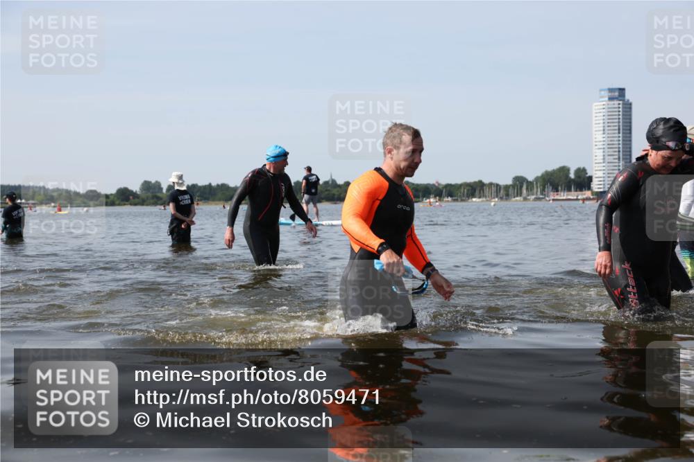 22.06.2025 - Viking Triathlon Michael Strokosch http://msf.ph/oto/8059471 22.06.2025 10:52:17 Schwimmen 116, 136, 481, 490 meine-sportfotos.de