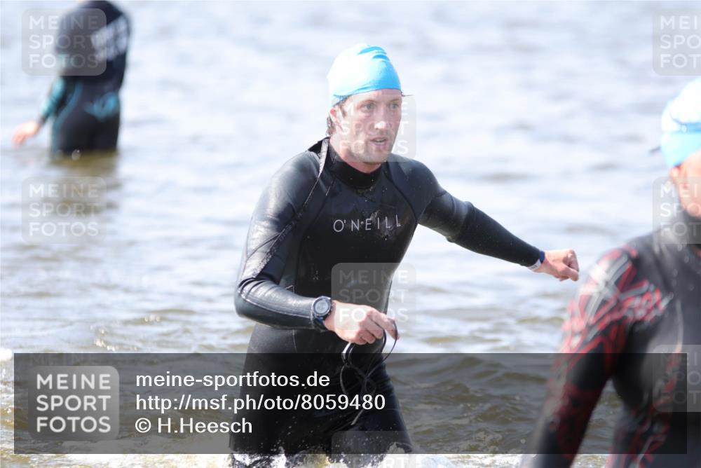 22.06.2025 - Viking Triathlon H.Heesch http://msf.ph/oto/8059480 22.06.2025 10:32:06 Schwimmen 63, 147, 173, 193, 207, 214, 226, 271, 449, 464, 488 meine-sportfotos.de