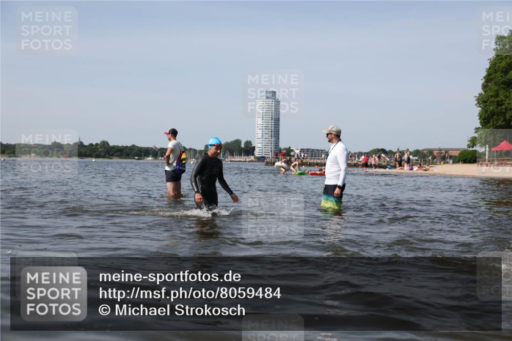 22.06.2025 - Viking Triathlon Michael Strokosch http://msf.ph/oto/8059484 22.06.2025 10:41:47 Schwimmen 58, 142, 194, 220, 221, 625, 629 meine-sportfotos.de